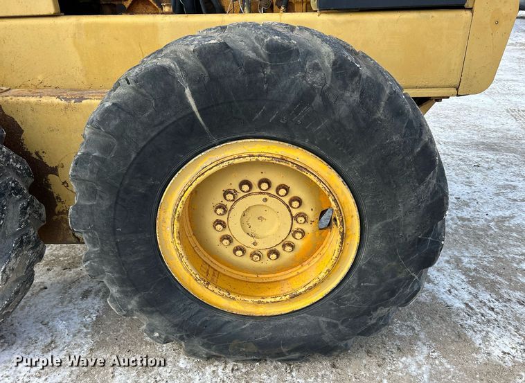 image for item DQ1081 1990 John Deere 770 motor grader