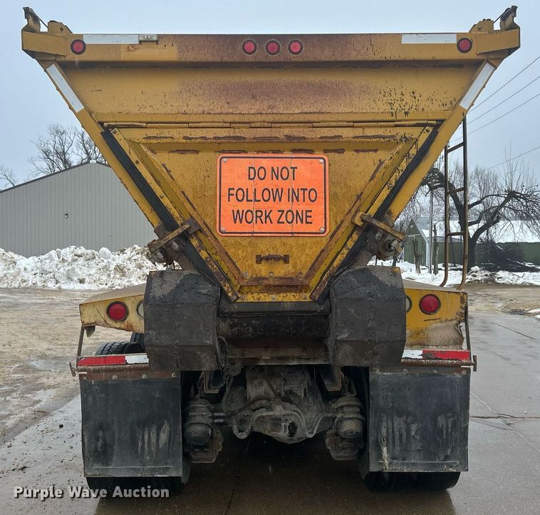 image for item DQ1084 1991 Mack RD690S live-bottom truck