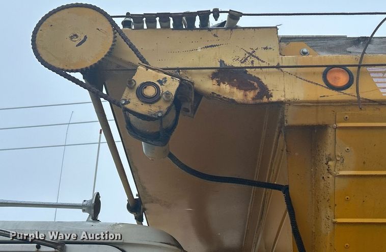 image for item DQ1084 1991 Mack RD690S live-bottom truck