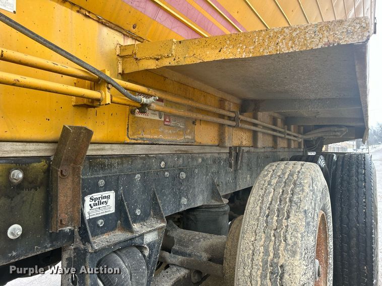 image for item DQ1084 1991 Mack RD690S live-bottom truck