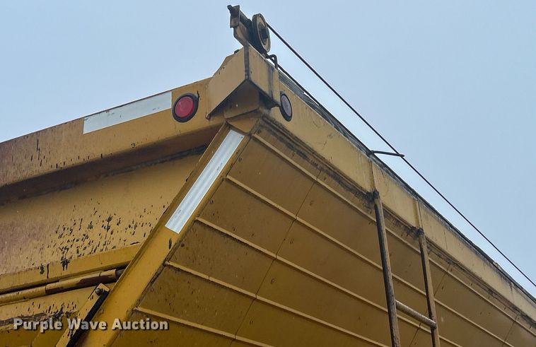 image for item DQ1084 1991 Mack RD690S live-bottom truck