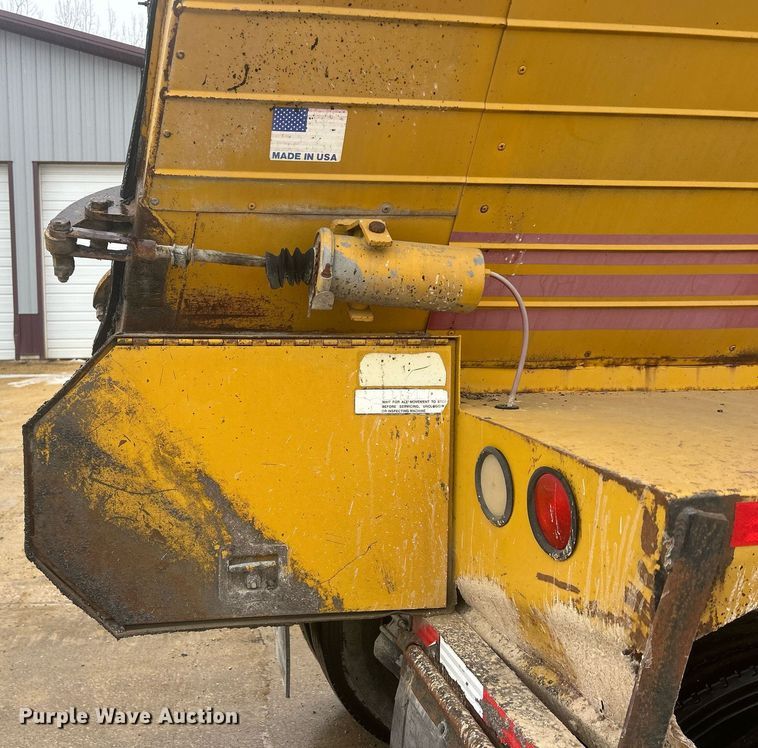 image for item DQ1084 1991 Mack RD690S live-bottom truck