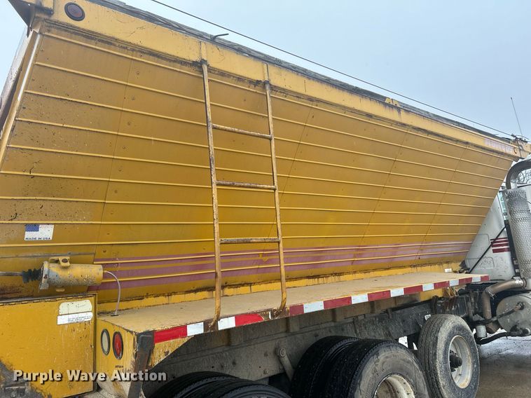 image for item DQ1084 1991 Mack RD690S live-bottom truck