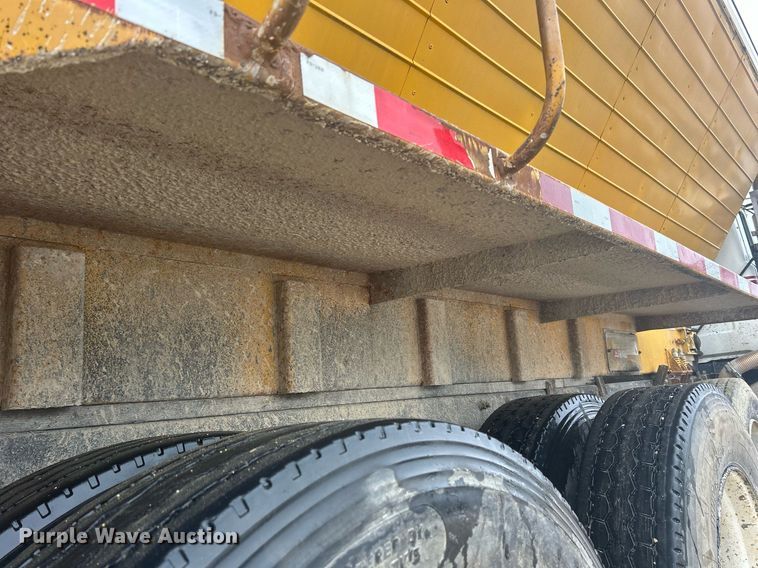 image for item DQ1084 1991 Mack RD690S live-bottom truck