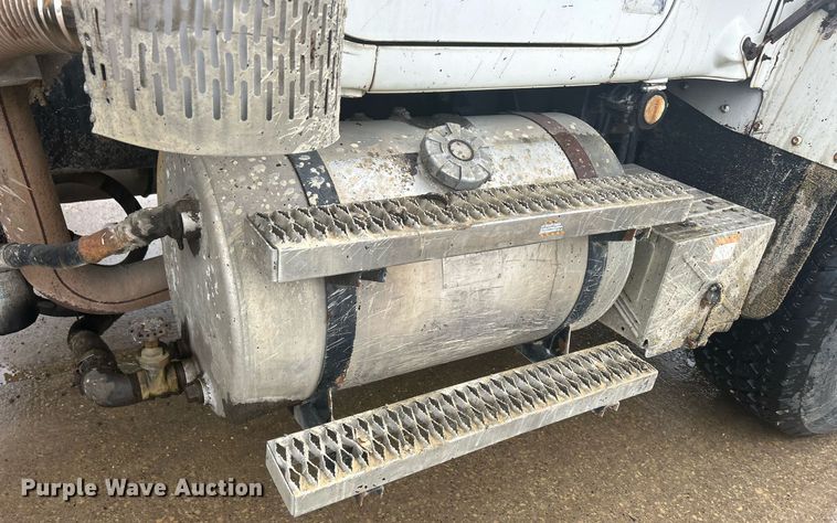 image for item DQ1084 1991 Mack RD690S live-bottom truck