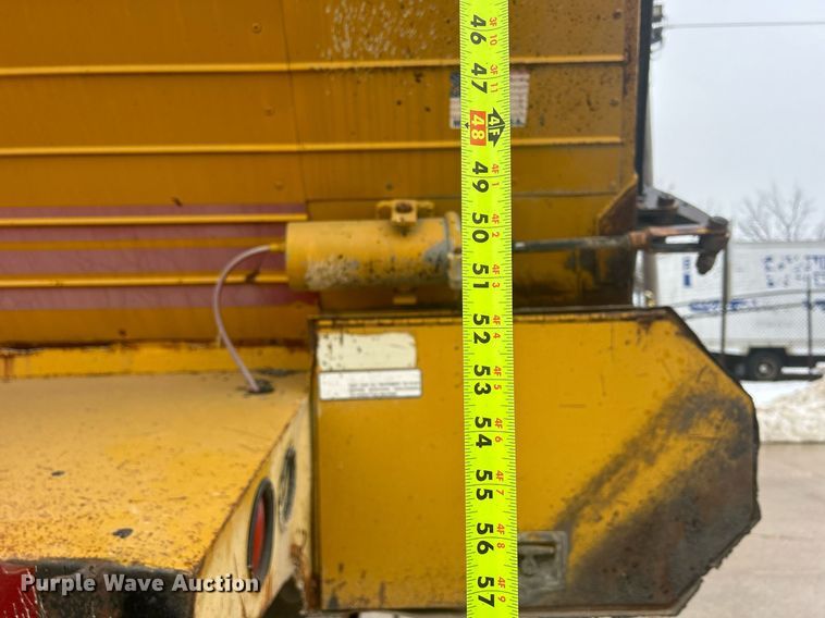 image for item DQ1084 1991 Mack RD690S live-bottom truck