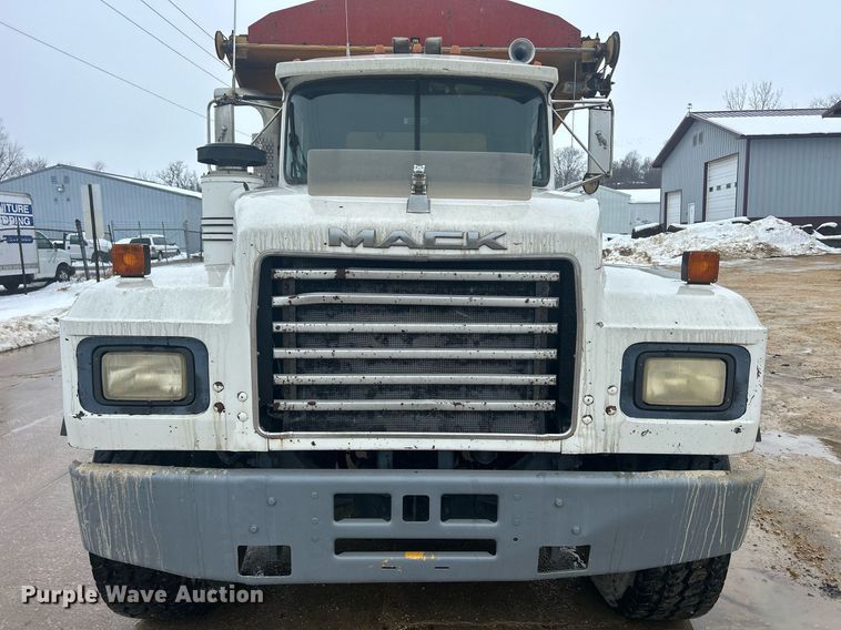image for item DQ1084 1991 Mack RD690S live-bottom truck