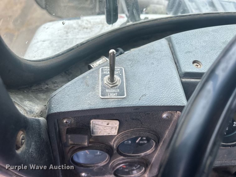 image for item DQ1084 1991 Mack RD690S live-bottom truck