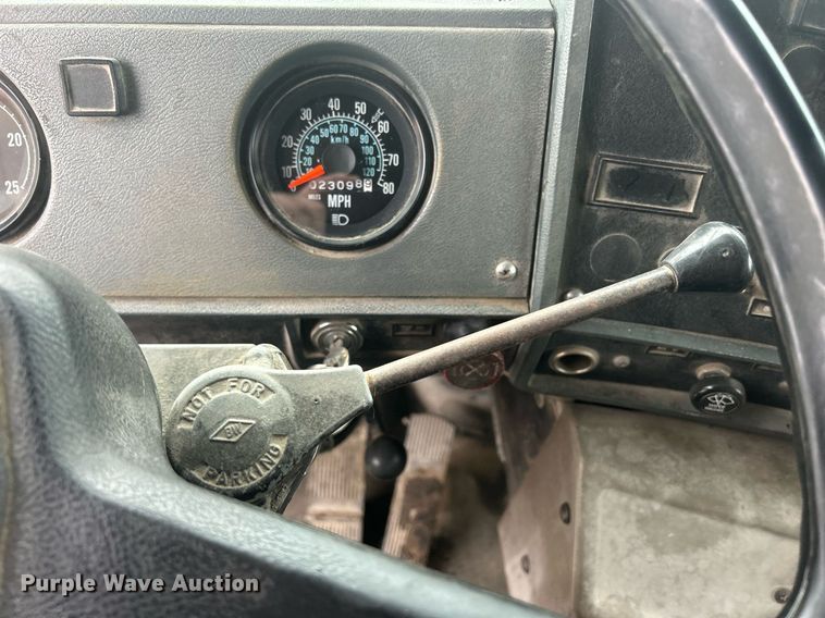 image for item DQ1084 1991 Mack RD690S live-bottom truck