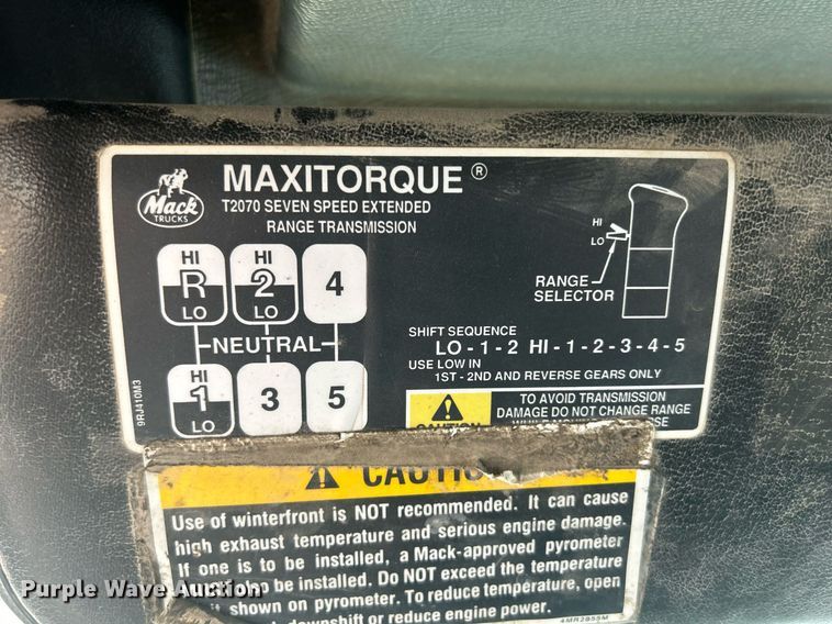 image for item DQ1084 1991 Mack RD690S live-bottom truck