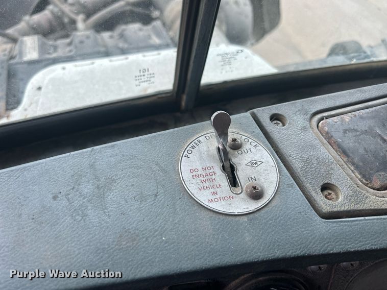 image for item DQ1084 1991 Mack RD690S live-bottom truck