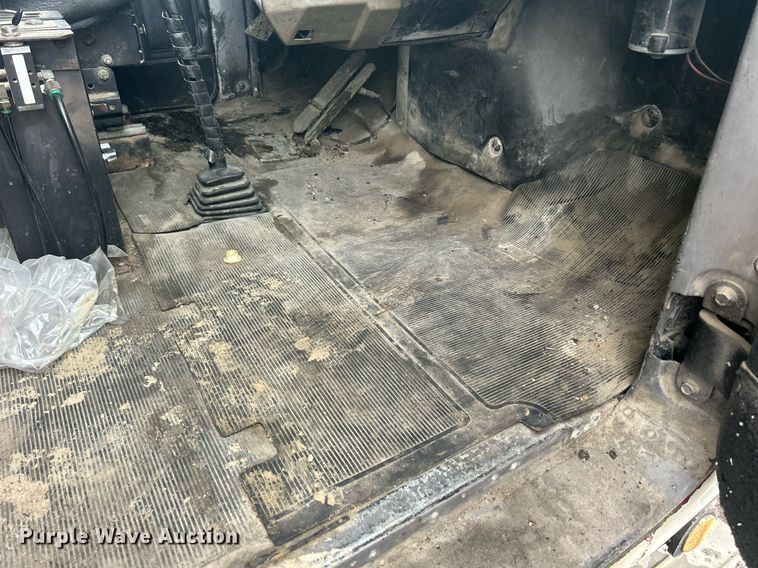 image for item DQ1084 1991 Mack RD690S live-bottom truck