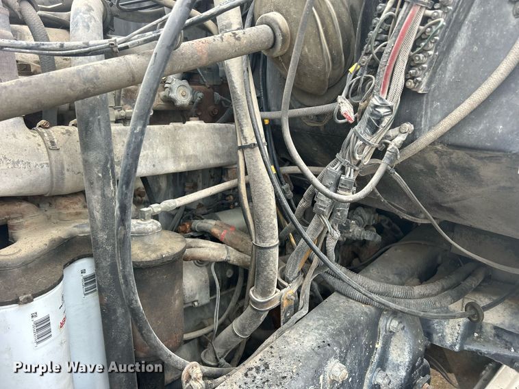 image for item DQ1084 1991 Mack RD690S live-bottom truck