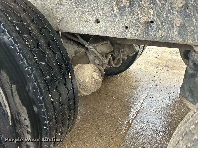 image for item DQ1084 1991 Mack RD690S live-bottom truck