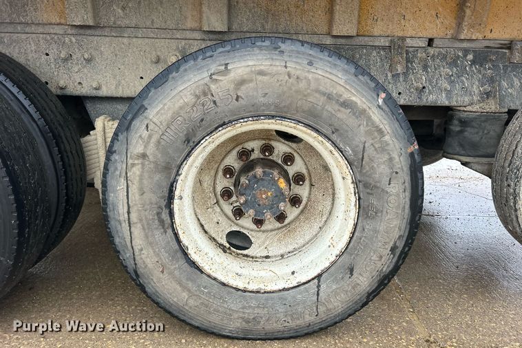 image for item DQ1084 1991 Mack RD690S live-bottom truck