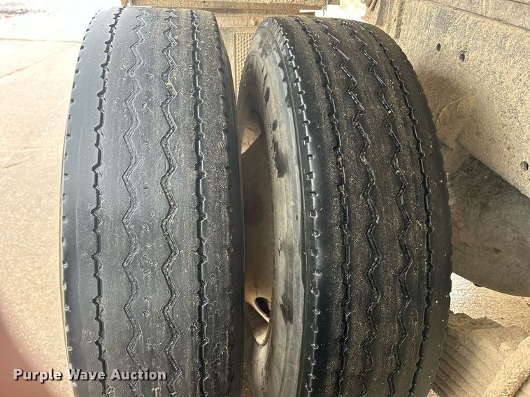 image for item DQ1084 1991 Mack RD690S live-bottom truck