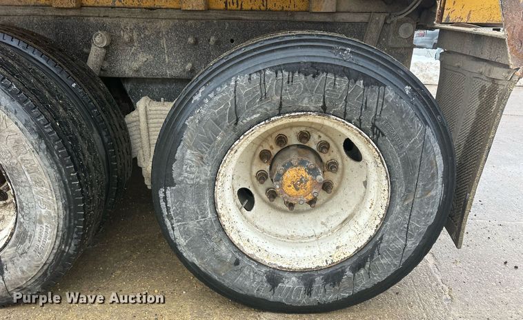 image for item DQ1084 1991 Mack RD690S live-bottom truck