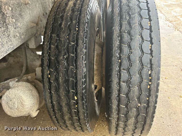 image for item DQ1084 1991 Mack RD690S live-bottom truck