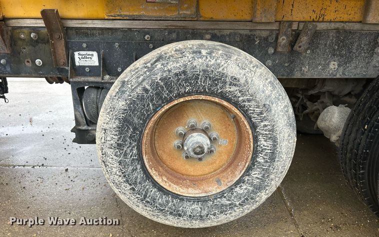 image for item DQ1084 1991 Mack RD690S live-bottom truck