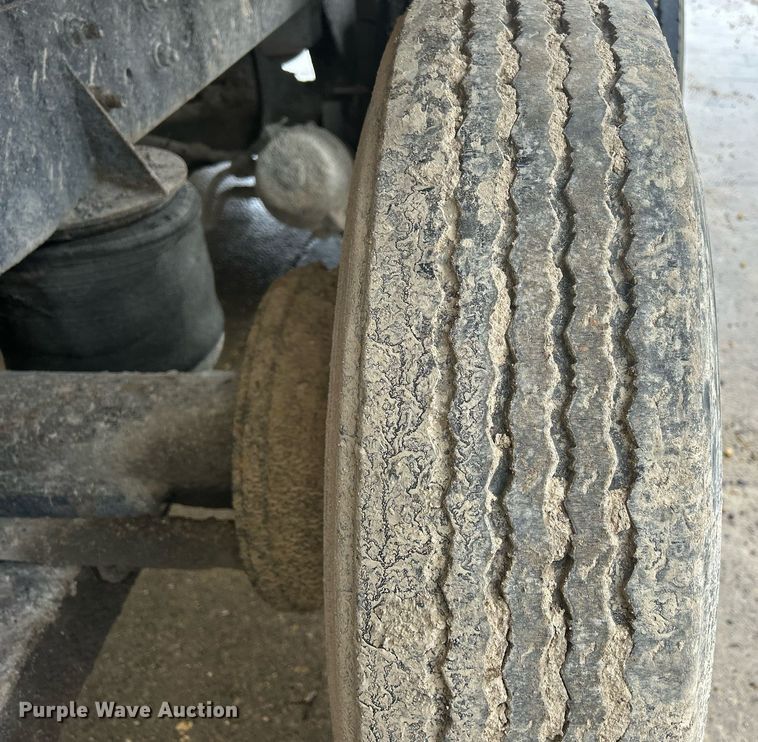 image for item DQ1084 1991 Mack RD690S live-bottom truck