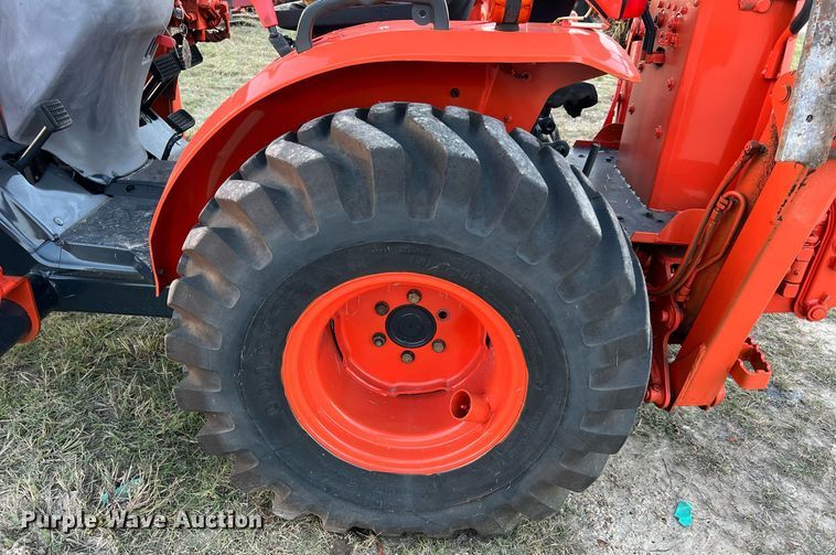 image for item DQ2313 Kubota B21 tractor