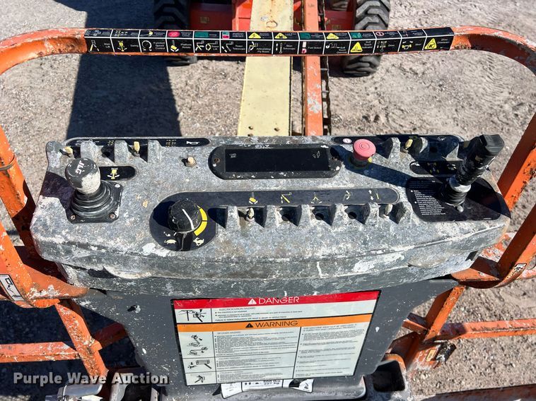 image for item DQ2355 2012 JLG 600S boom lift