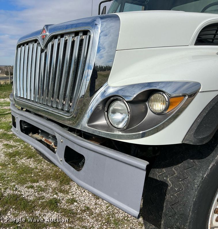 image for item DQ2357 2010 International 7500 dump truck