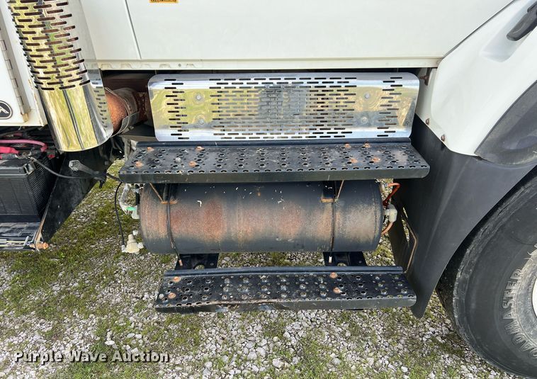 image for item DQ2357 2010 International 7500 dump truck