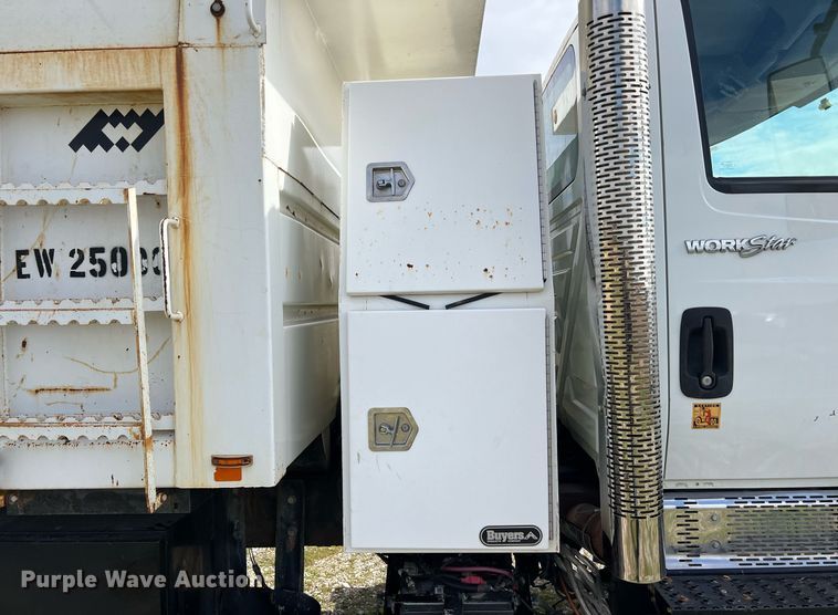 image for item DQ2357 2010 International 7500 dump truck