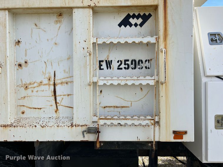 image for item DQ2357 2010 International 7500 dump truck