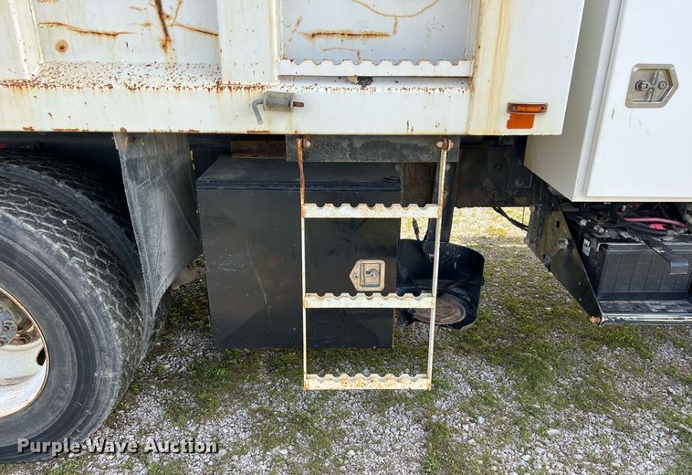 image for item DQ2357 2010 International 7500 dump truck
