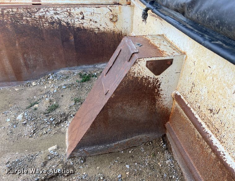 image for item DQ2357 2010 International 7500 dump truck