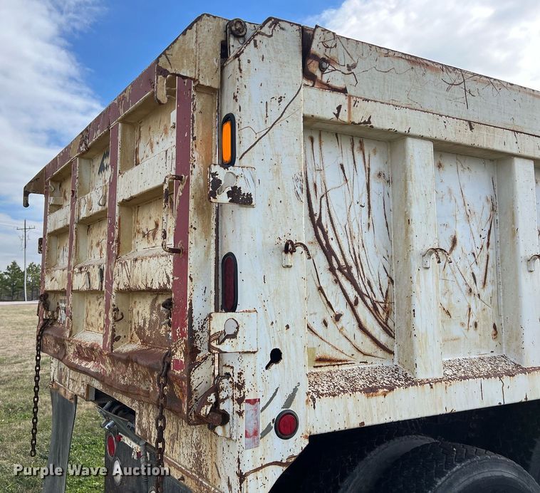 image for item DQ2357 2010 International 7500 dump truck