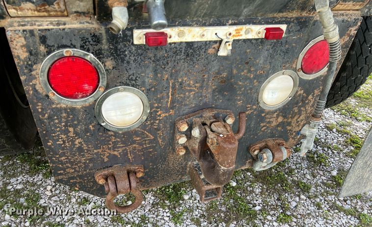 image for item DQ2357 2010 International 7500 dump truck