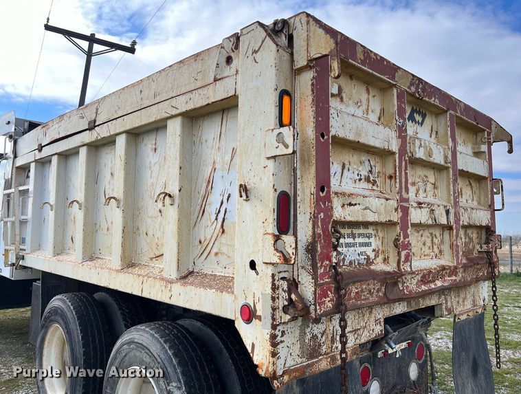 image for item DQ2357 2010 International 7500 dump truck