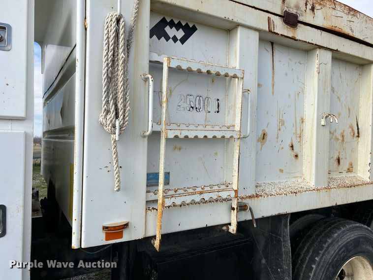 image for item DQ2357 2010 International 7500 dump truck