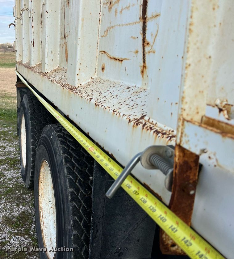 image for item DQ2357 2010 International 7500 dump truck