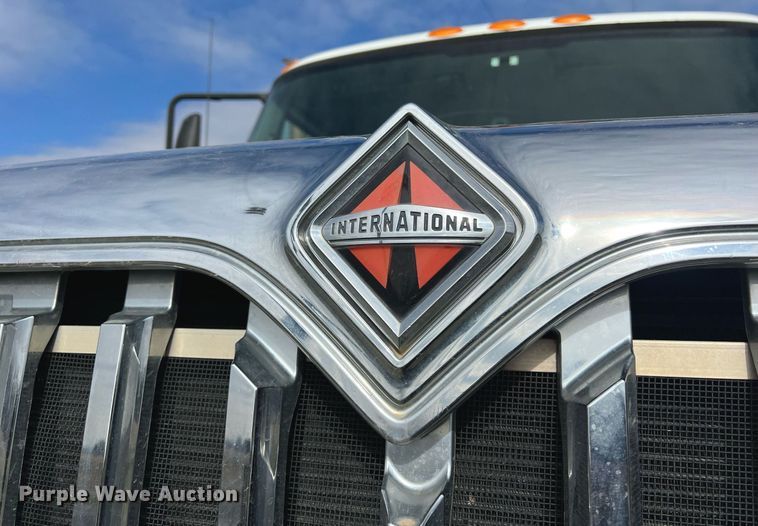 image for item DQ2357 2010 International 7500 dump truck