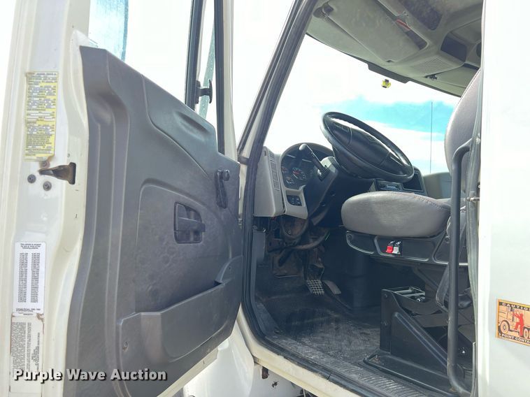 image for item DQ2357 2010 International 7500 dump truck