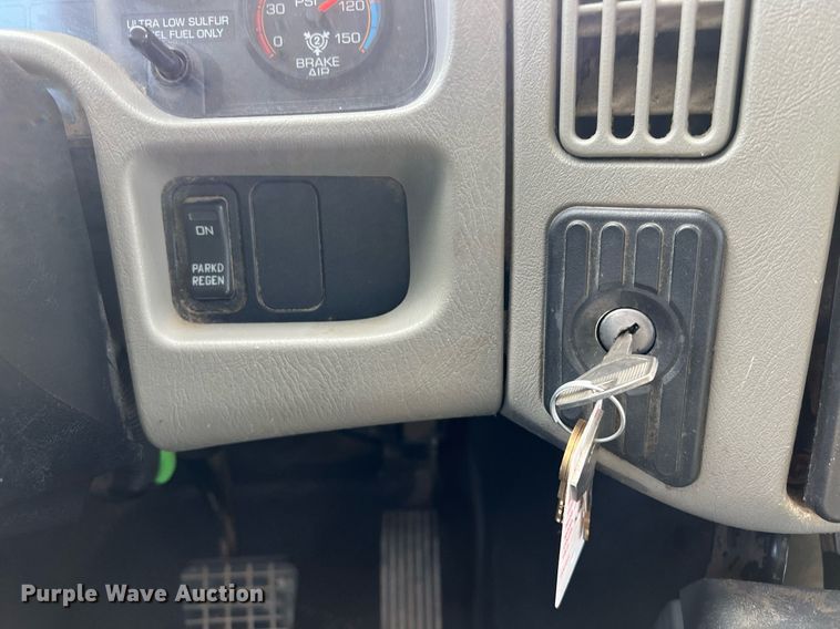 image for item DQ2357 2010 International 7500 dump truck