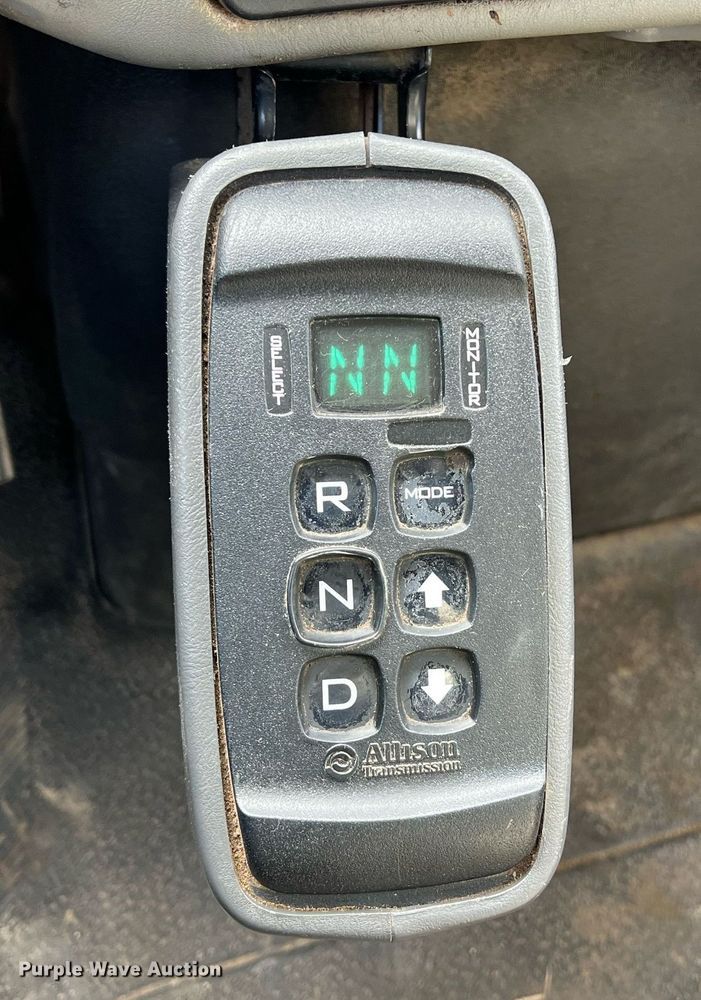 image for item DQ2357 2010 International 7500 dump truck