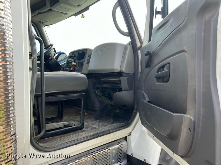 image for item DQ2357 2010 International 7500 dump truck