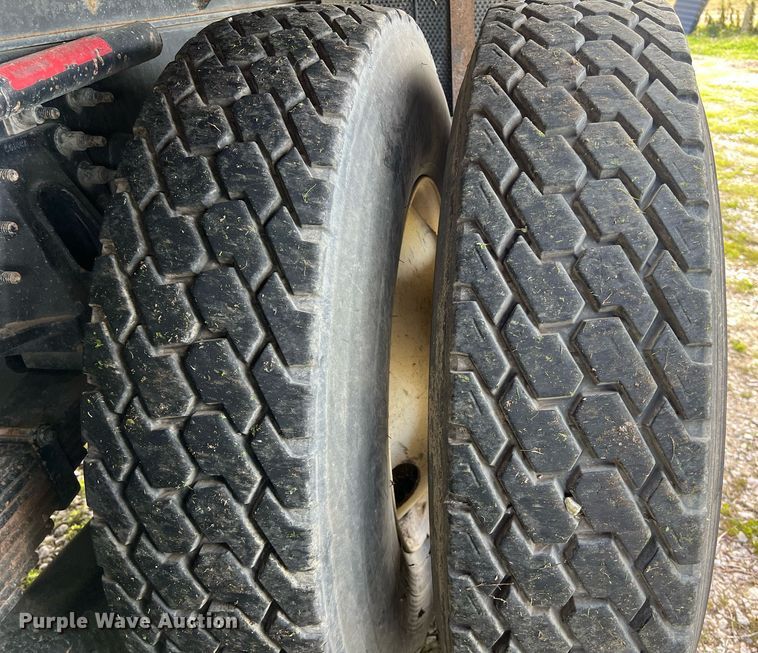 image for item DQ2357 2010 International 7500 dump truck