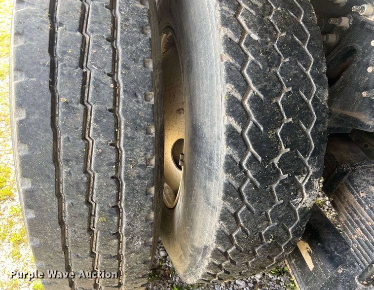 image for item DQ2357 2010 International 7500 dump truck