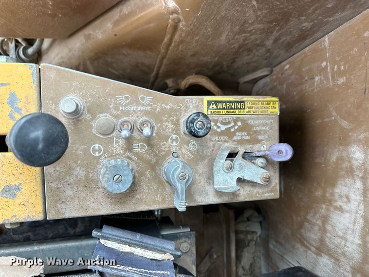 image for item EK9937 1986 Caterpillar 120G motor grader