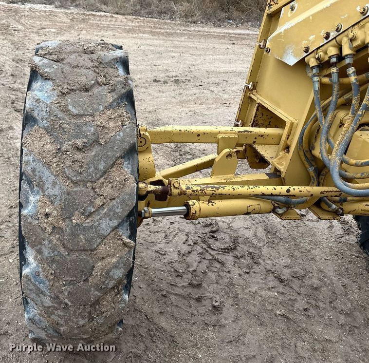 image for item EK9937 1986 Caterpillar 120G motor grader