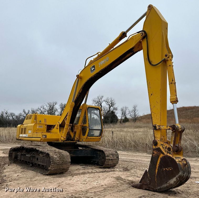 image for item EK9938 1987 John Deere 790D excavator