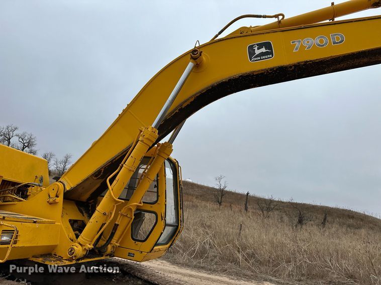 image for item EK9938 1987 John Deere 790D excavator