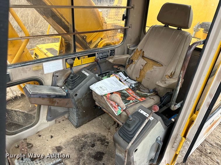image for item EK9938 1987 John Deere 790D excavator