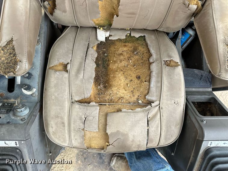 image for item EK9938 1987 John Deere 790D excavator